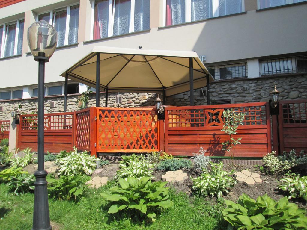 Gwarek Centrum Wypoczynkowe 乌斯特龙 外观 照片